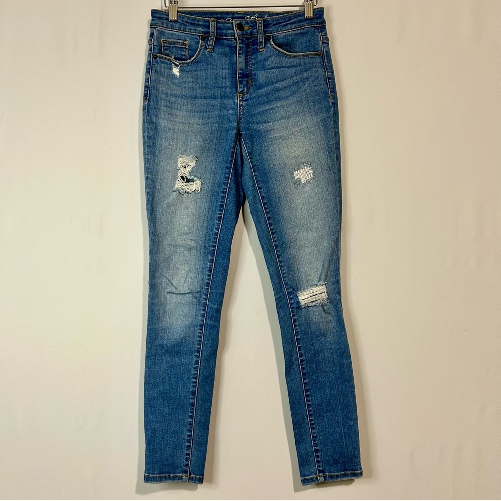 Universal Thread Women’s Distressed High Rise Skinny Jeans Light Blue Size 0 EUC
